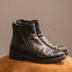 Everlane Chelsea Boots